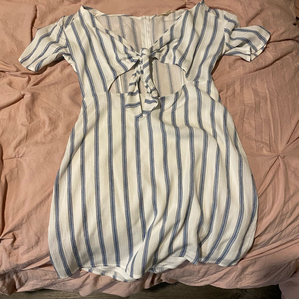 Front tie striped dress